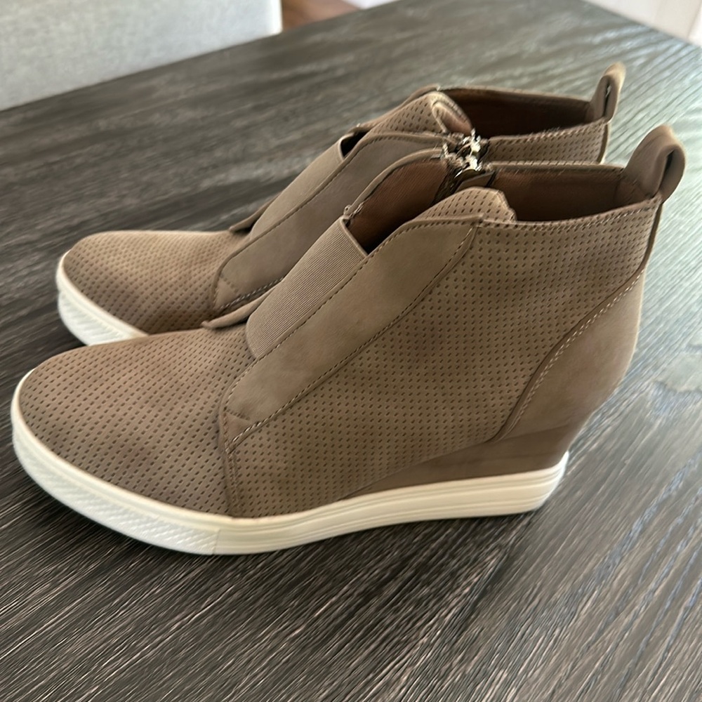 Athlefit Women's Wedge Sneakers Hidden Heel Platform